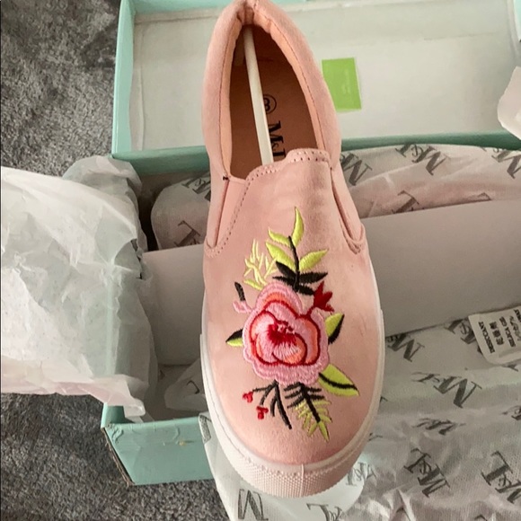 BNIB Grace 102 slide on pink sz8 - Picture 2 of 2